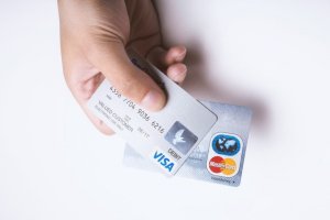 クレジットカードは学生でも親にバレずに発行できる